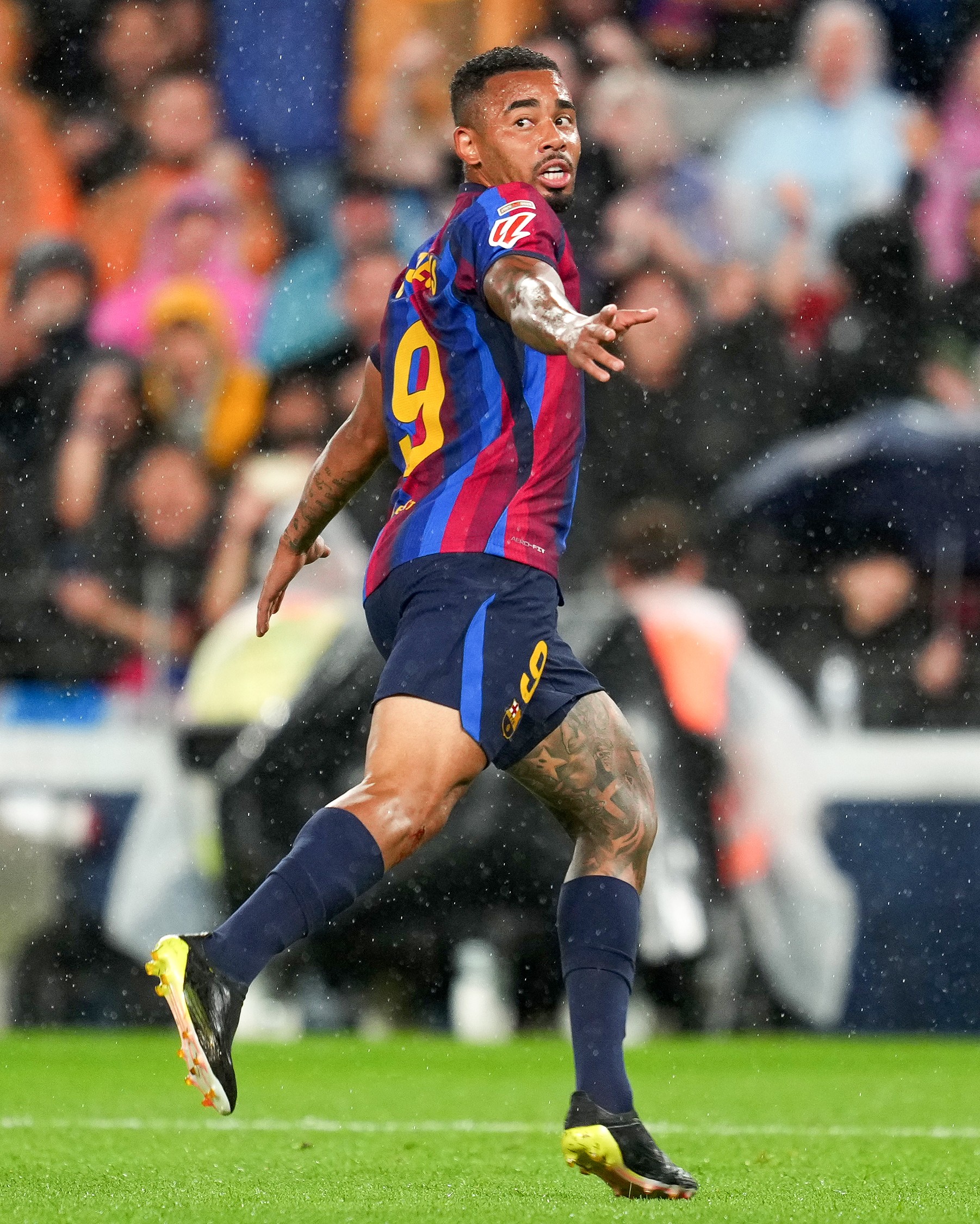 Efficace, Gabriel Jesus segna ancora da subentrato al Camp Nou, realizzando il suo primo gol in Liga