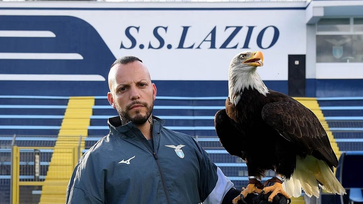 Mídia italiana: Tratador de águia da Lazio é punido por apoiar colega do Benfica preso por tráfico de drogas nas redes sociais