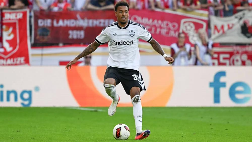 Kicker: Lesão na perna tira Malouze de Frankfurt x Freiburg