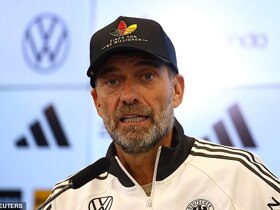 Klopp vs German media - Round TWO: He hits out at 'pathetic' squad leaks in feisty press conference