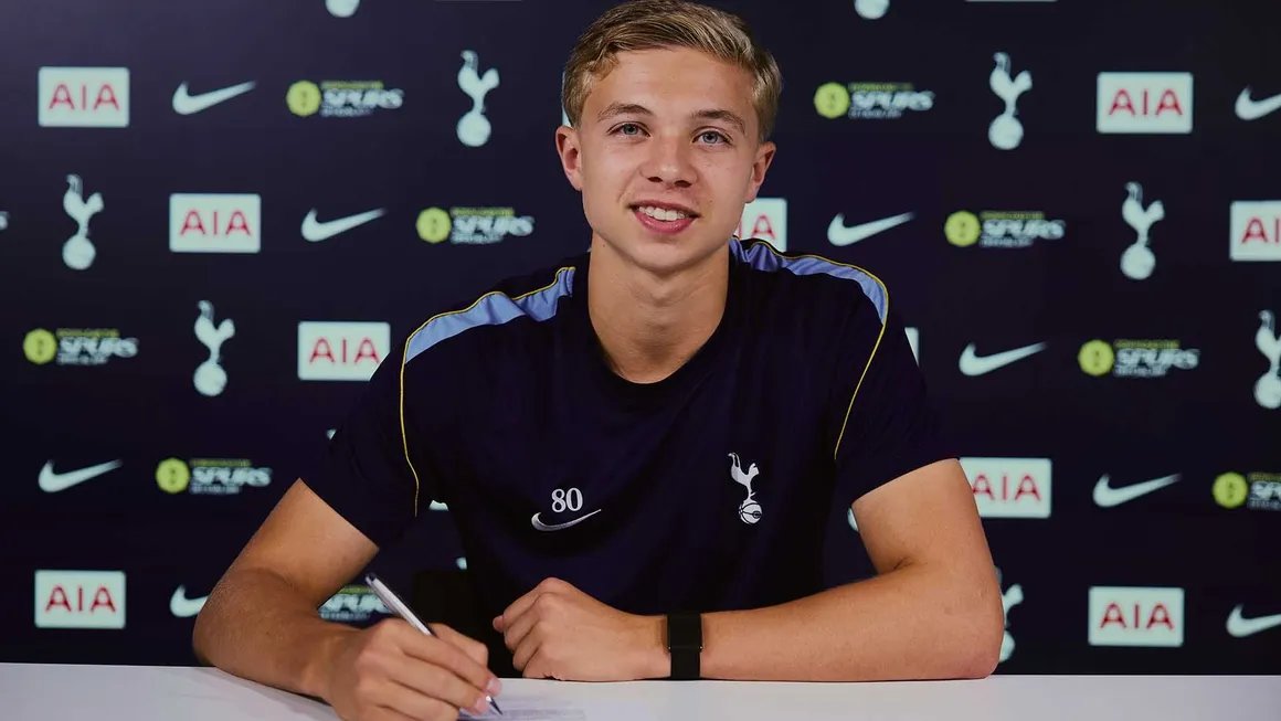 Tottenham chính thức xác nhận: Hậu vệ trẻ U18 Taylor-Tingley ký hợp đồng mới