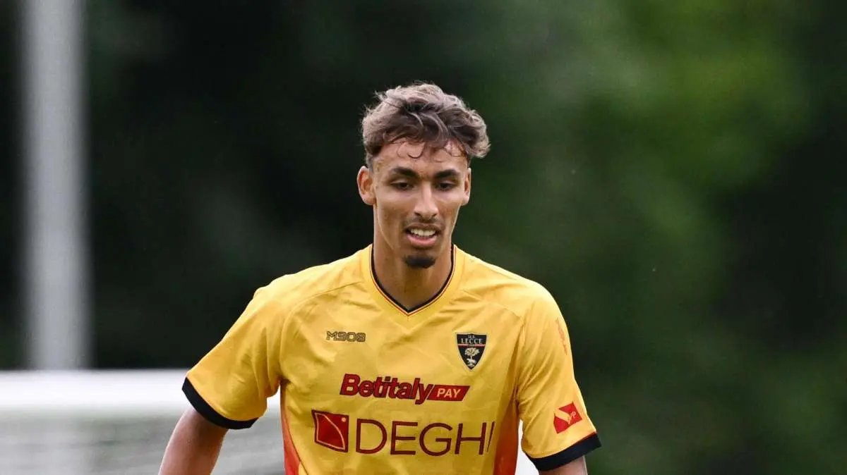 Oficial: Lecce renova contrato com Tiago Gabriel até 2030; Milan o queria no verão