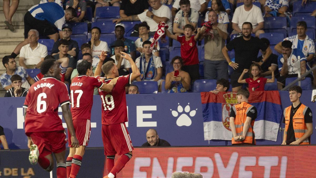 Stassin, do Sevilha, desfalca jogo contra o Barcelona por lesão na coxa