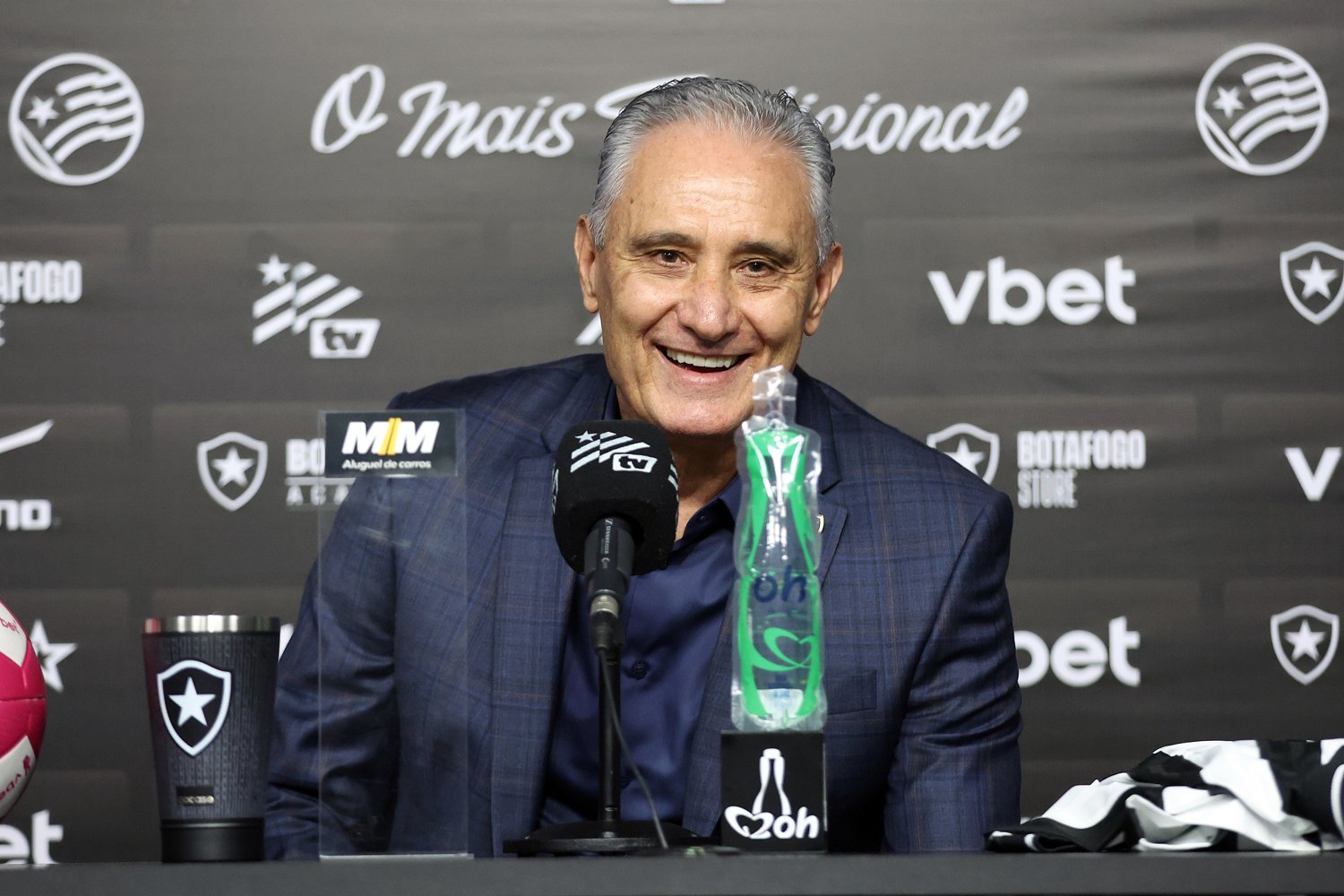 Tite porta due membri dello staff, incluso suo figlio, al Botafogo