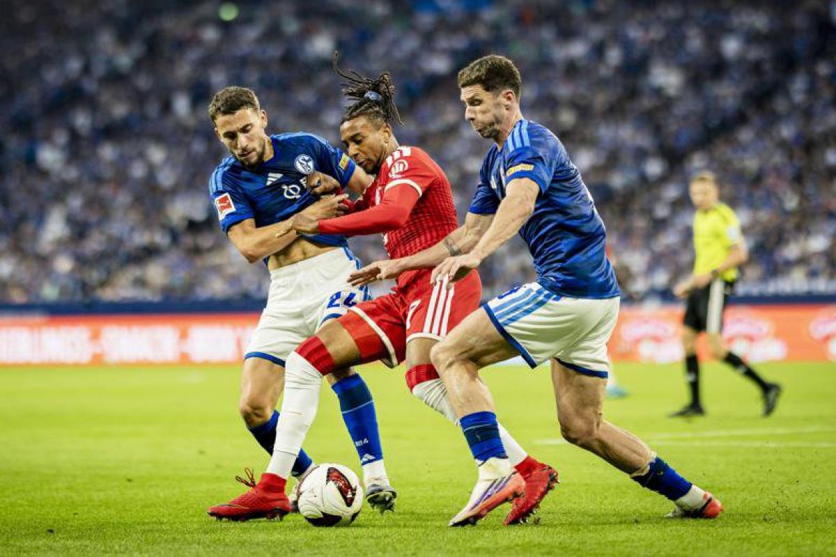 Olise, harto de las duras faltas en la Bundesliga