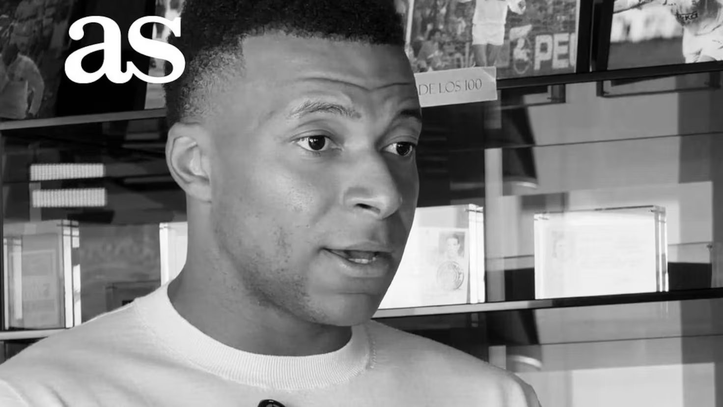 Lo que no viste de la entrevista de Mbappé: su reloj exclusivo, su look...
