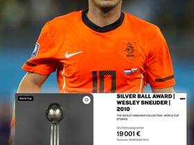 1.9万欧拍卖2010年世界杯银球奖，斯内德：非常乐意交给收藏家