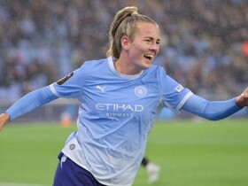 Manchester City 4-2 Liverpool: Two late goals keep champions perfect