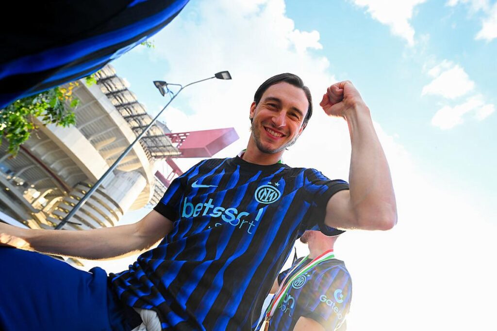 Darmian: Thật kỳ lạ khi không có đội bóng, đã đưa các con đến Madrid xem Inter Milan thi đấu