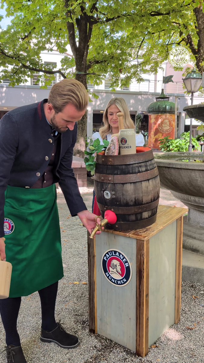 Video di Kane che tappa il boccale all'Oktoberfest sui social media ufficiali del Bayern Monaco