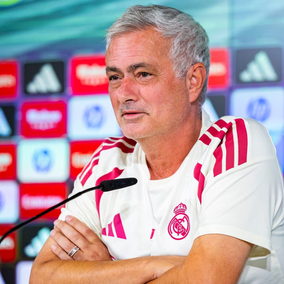Mourinho: “Es un poco extraño que desde hace una semana, sabíamos el árbitro de mañana”