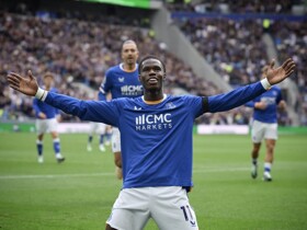 Everton 1-0 Ipswich Town: Barry strikes for Moyes' side against 10-men guest