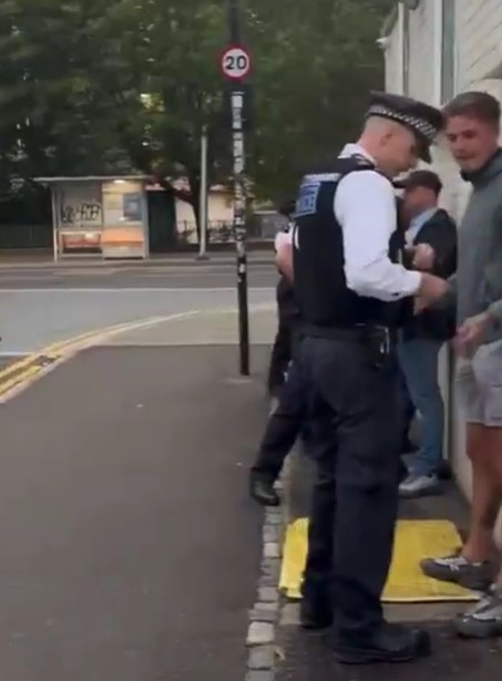 West Ham Fans locken Millwall-Fans in Polizeifalle