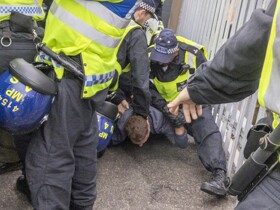 码头工人德比期间伦敦警方部署400名警员，目前已逮捕6名球迷