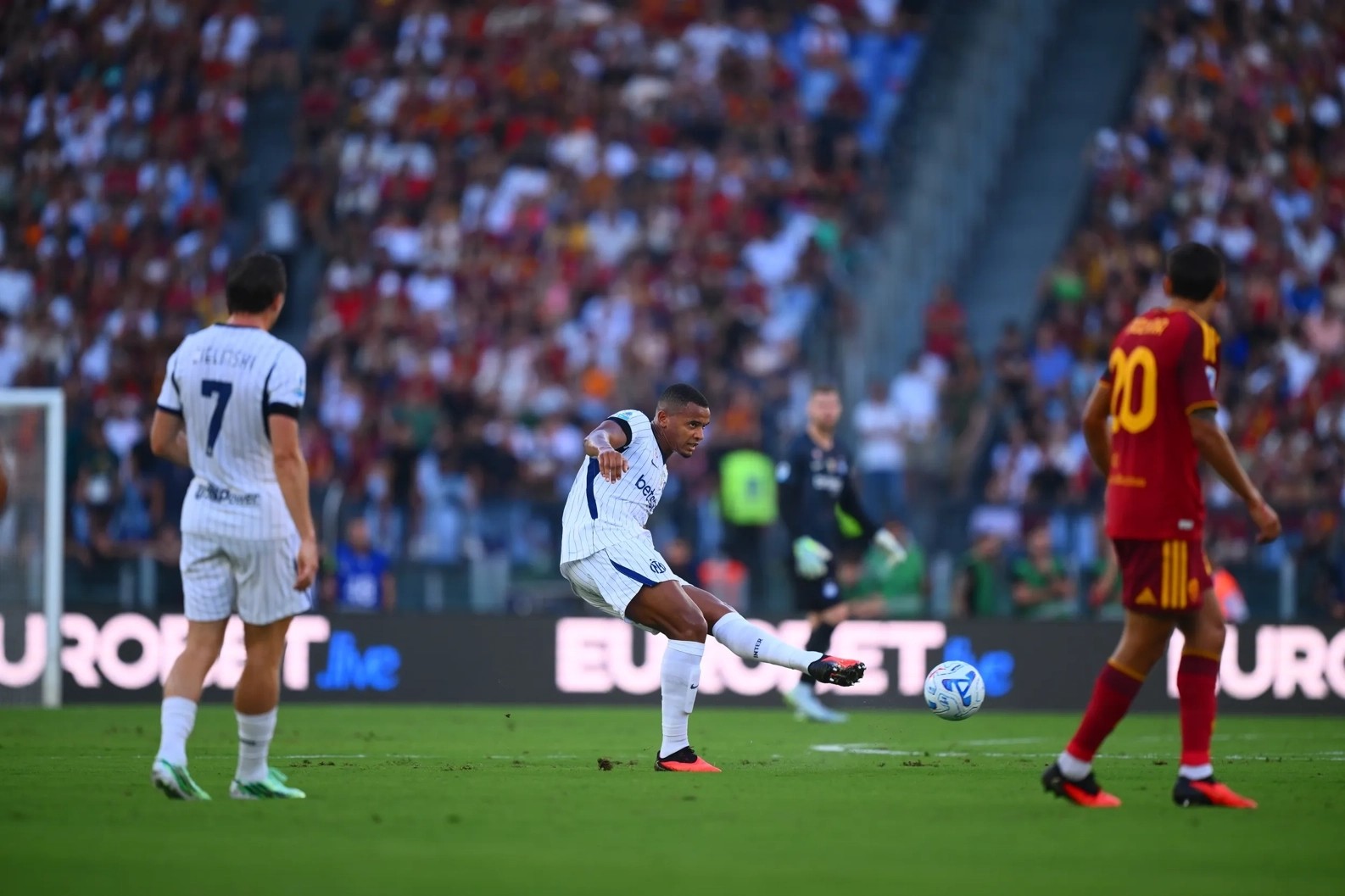Defesa em colapso: Inter sofre dois gols no primeiro tempo pela quarta partida consecutiva