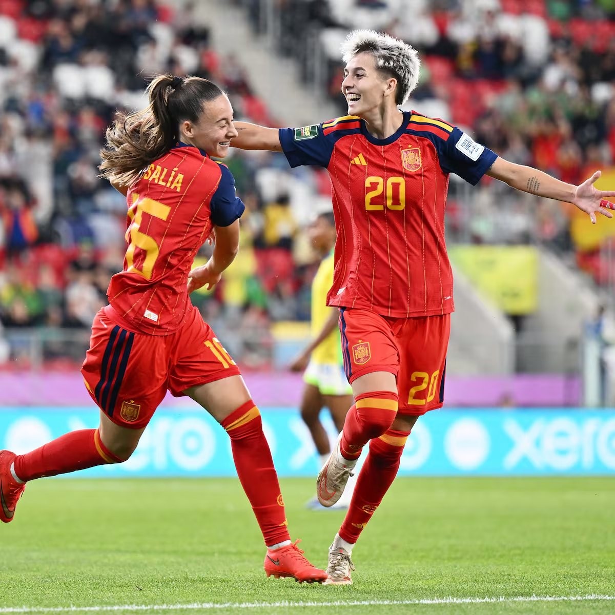 Pau lleva a España a semifinales