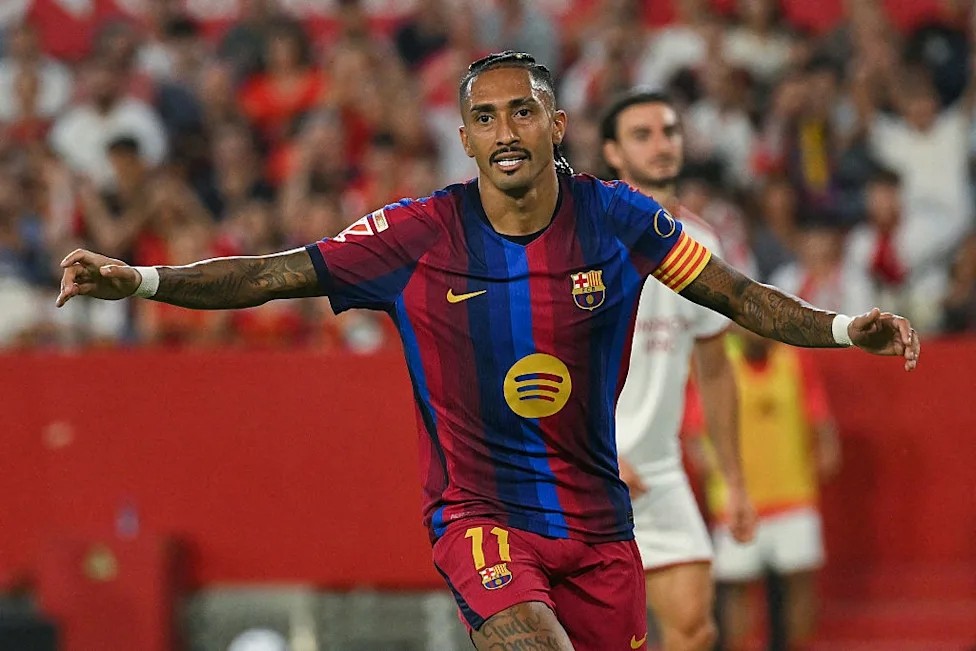 Raphinha réalise un "coup du chapeau parfait" en Liga, le deuxième pour le Barça en 20 ans