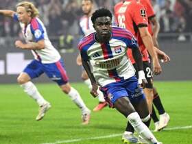 Ligue 1 : l’OL s’offre un récital contre Rennes et monte sur le podium, premier succès pour Toulouse et Le Mans