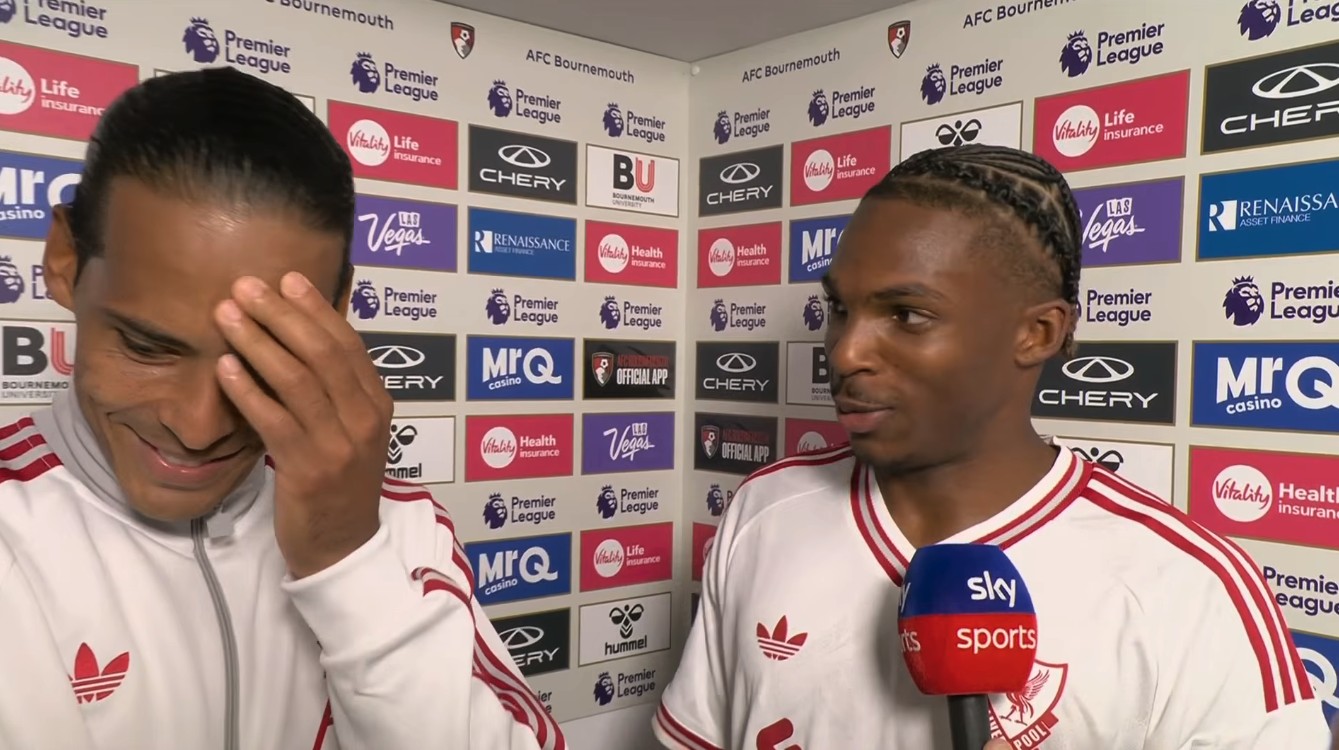 Jarell Quansah: Jugar con Van Dijk te enseña mucho, estoy disfrutando el fútbol