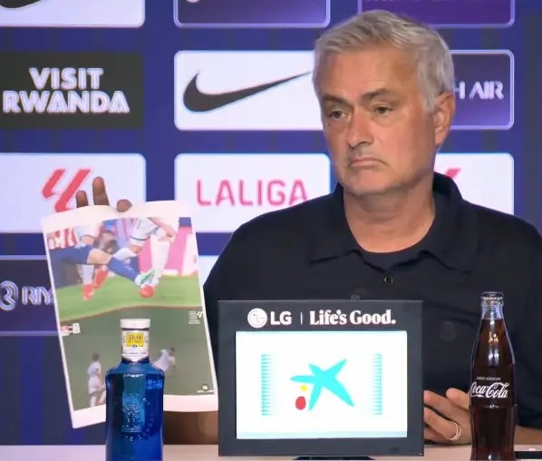 Mourinho Tunjukkan Foto-foto Dua Insiden Kontroversial Atletico: Seharusnya Kami Bermain 11 Lawan 9!