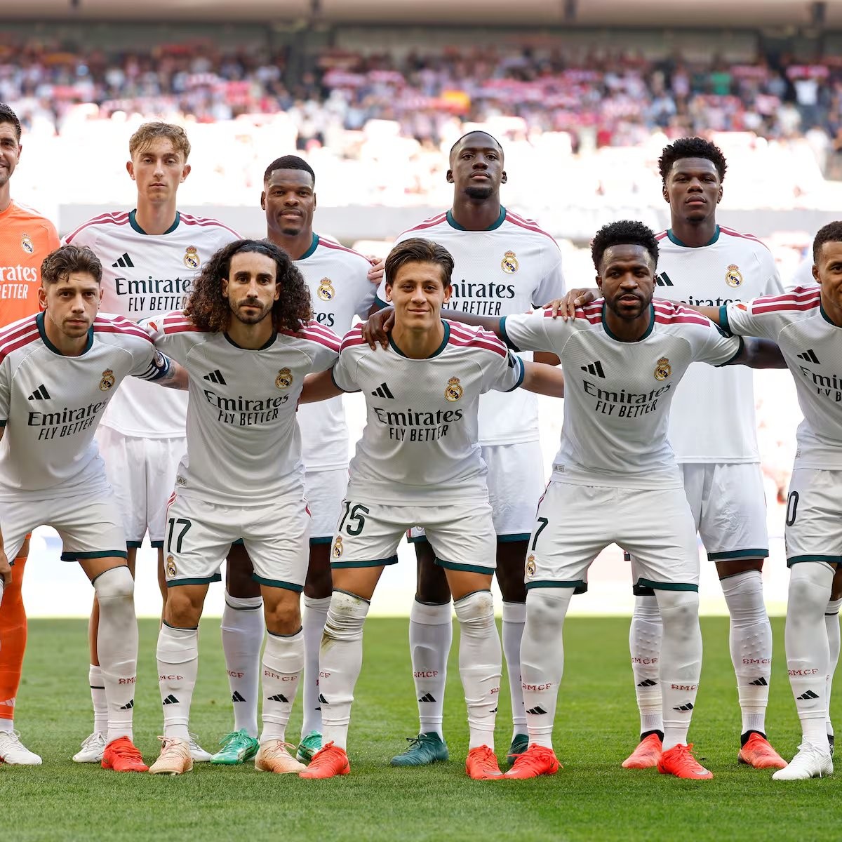 Aprobados y suspensos del Real Madrid en el derbi: ni a Vinicius le extrañó su cambio