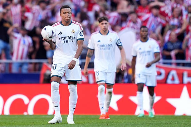 Real Madrid kém Barca 6 điểm ở ngôi đầu bảng, lịch sử cho thấy họ chỉ một lần duy nhất ngược dòng vô địch trong tình thế này