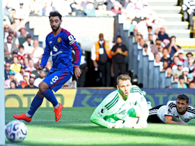Fulham 1-1 Man Utd: Cunha's deflected shot saves Carrick as Arbeloa moves up from the last
