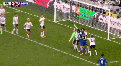 Premier League giải thích tình huống Bassey nghi ngờ chạm tay nhưng không được thổi phạt đền: VAR xác nhận cầu thủ áp sát cánh tay vào cơ thể
