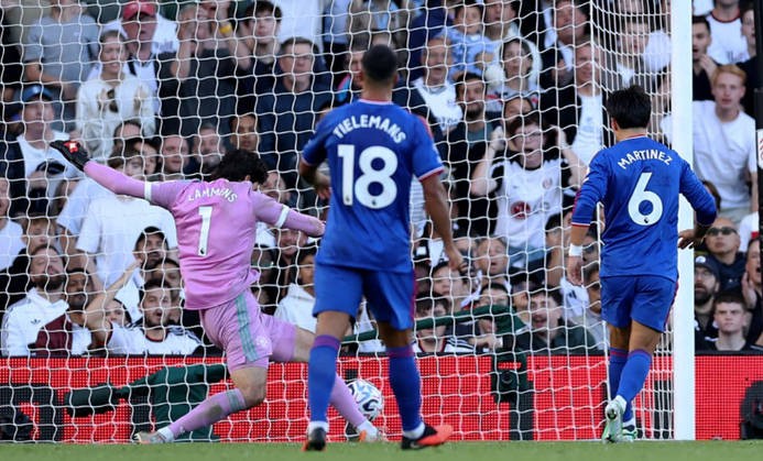 Lisandro Martínez agora é o jogador do Manchester United com mais gols contra na história da Premier League