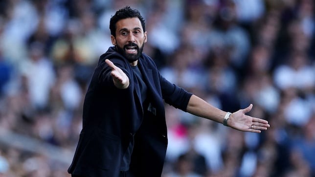 Arbeloa: Tôi biết trọng tài không muốn Man Utd thua sau trận derby Manchester