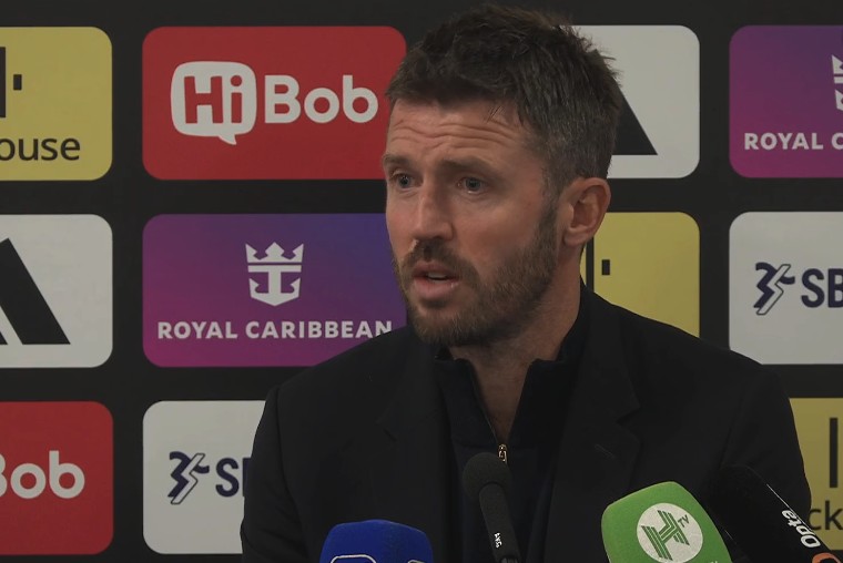 Carrick: Não me senti ofendido pelos assobios à substituição de Mainoo, ele está perfeitamente bem