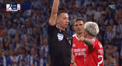 Polémica: Prestianni ve amarilla por sangrar tras un golpe, mientras Lenglet es expulsado por acción similar