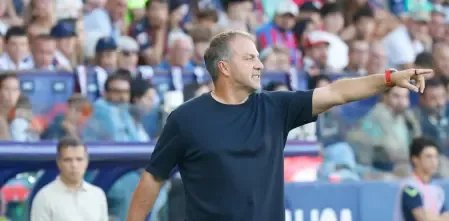 Mundo Deportivo: Flick riduce i titolari fissi e punta sulla preparazione fisica