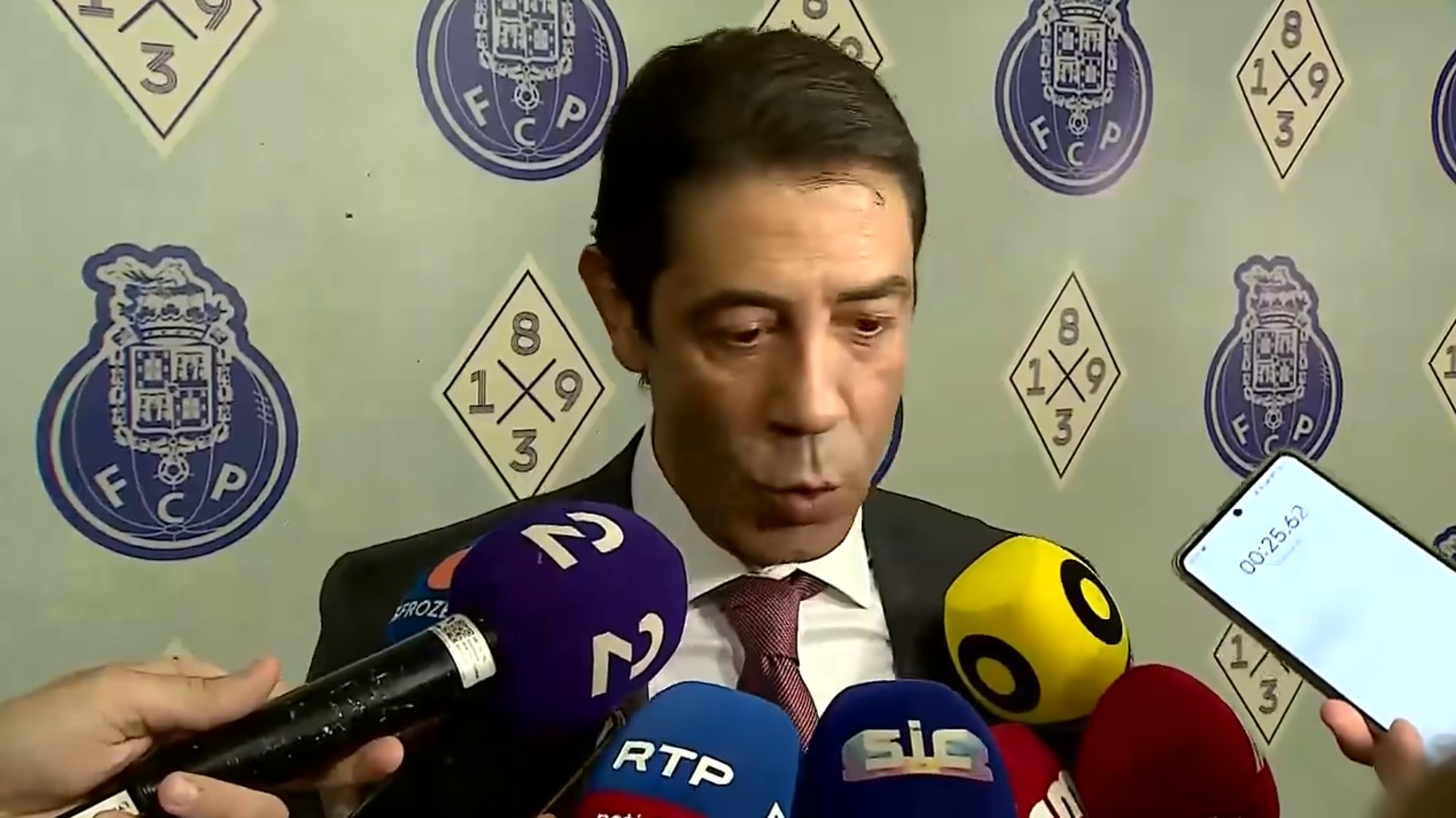 Rui Costa: l'arbitre a appliqué un double standard, je suis certain que le résultat aurait été différent à égalité numérique
