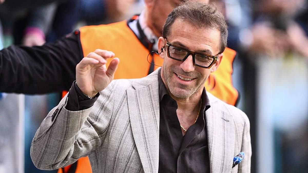 Piero ovationné par les supporters de la Juventus avant le match contre l'Atalanta