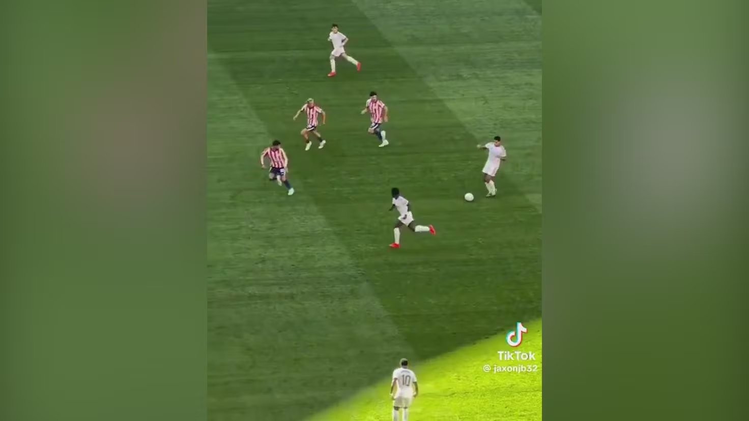 La polémica que se repite hasta la saciedad en redes y no se vio en TV: ¿penalti para el Madrid?