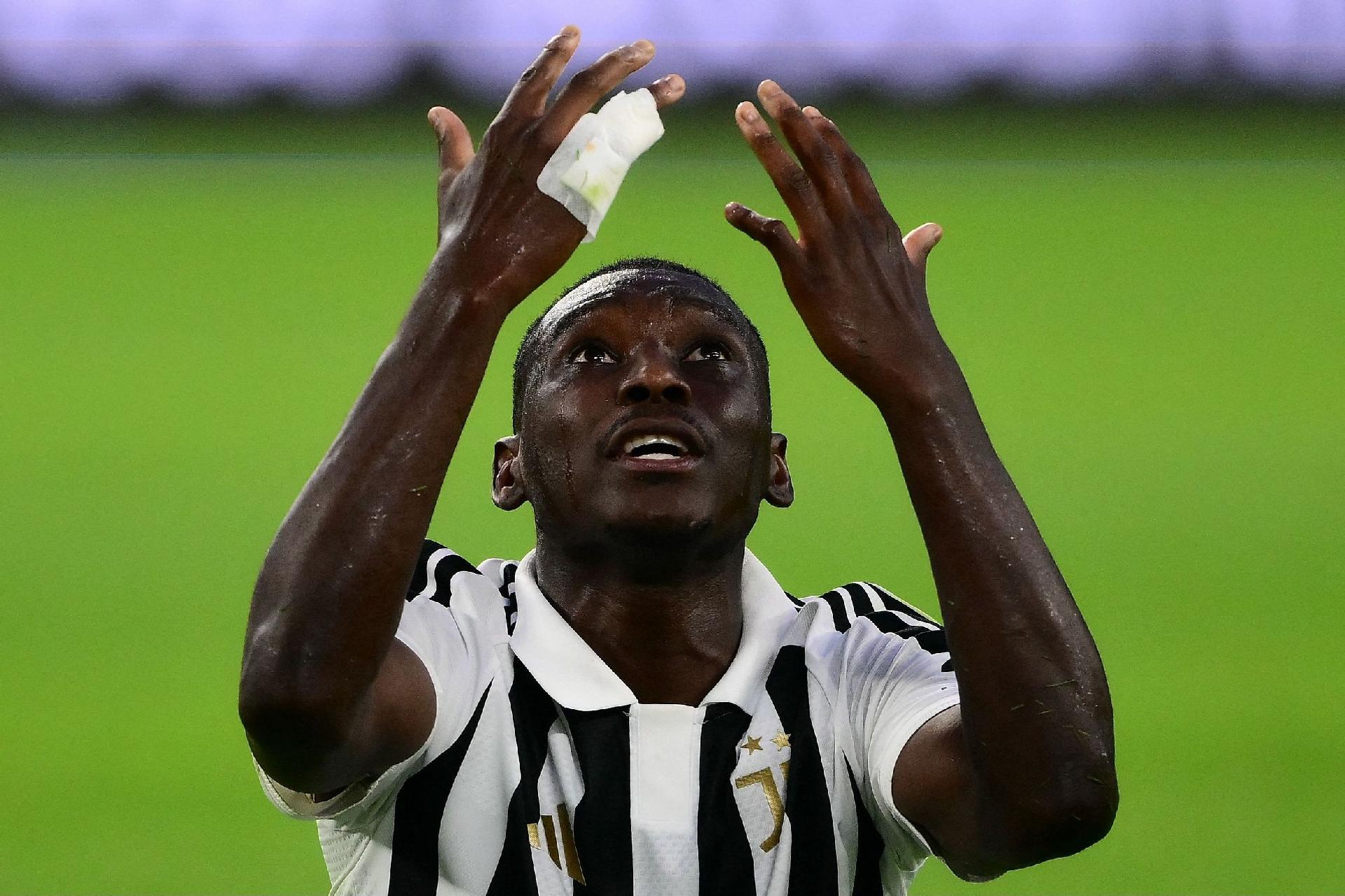 Tuttosport : Kolo Muani opéré du doigt, c'est le cinquième joueur de la Juventus à passer sur le billard cette saison