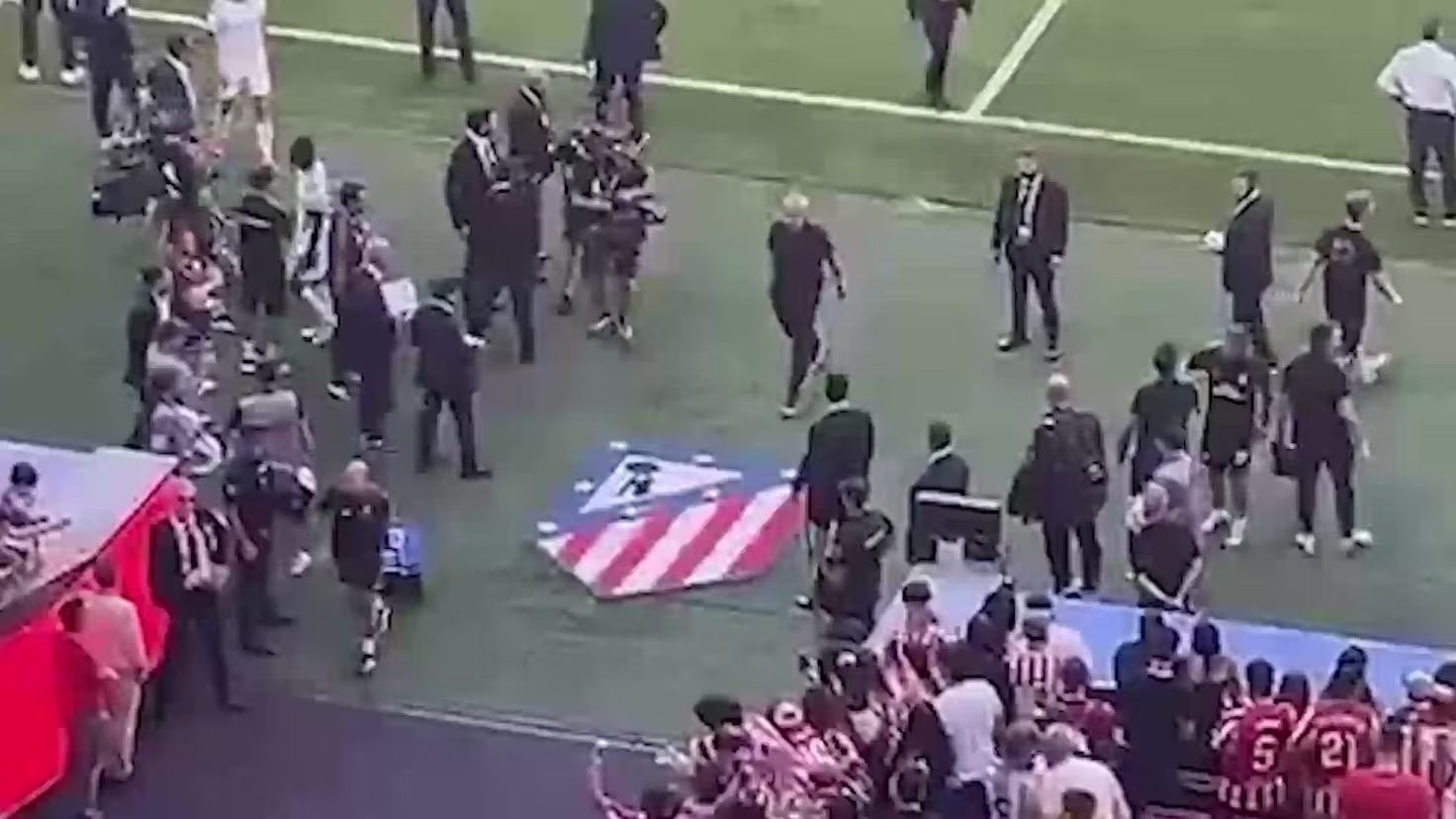 Lo que hizo Mourinho según acabó el derbi que enfureció a todo el Metropolitano
