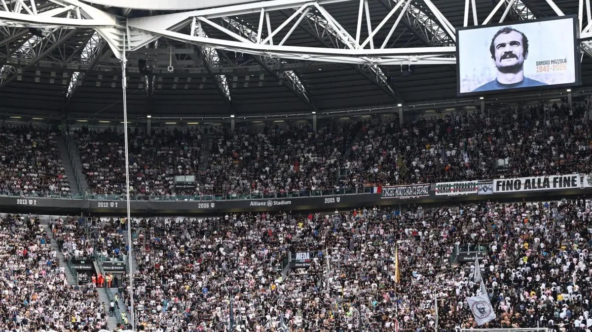 L'ancien champion de tennis Panatta : Des supporters de la Juventus ont tourné le dos pendant la minute de silence, ils devraient être bannis à vie