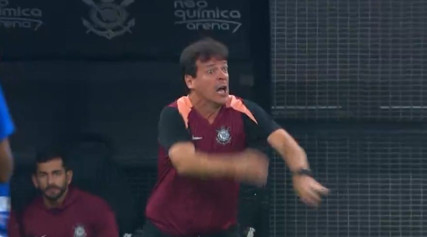 Mídia brasileira: Depay lidera pedido de jogadores para Corinthians manter Diniz, alegando que mudança de técnico aumentaria o caos