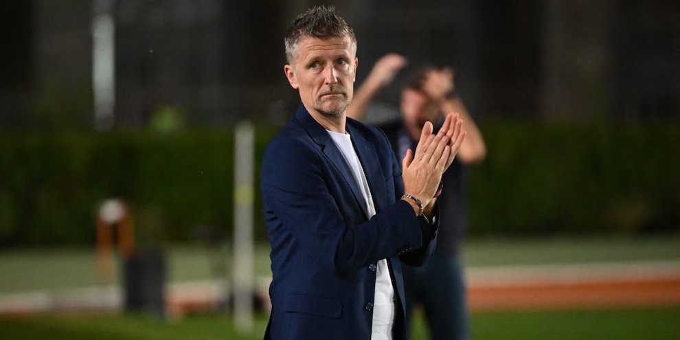 Tuttosport: Trưởng ban trọng tài Orsato nói sẽ thổi phạt đền nếu có, nhưng số lỗi bỏ qua ngày càng tăng