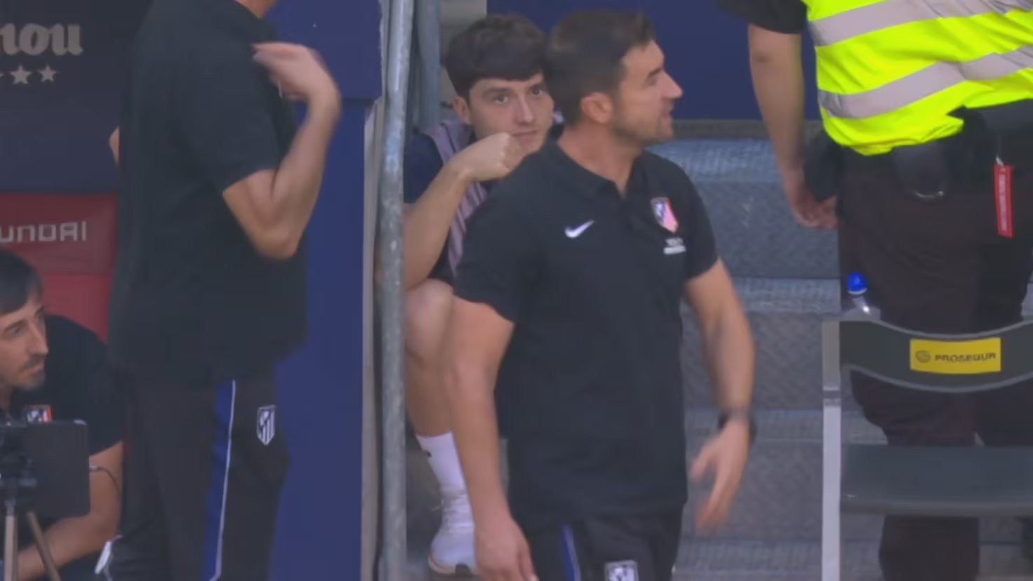El obsceno gesto de Gabi a Rüdiger y un miembro del cuerpo técnico de Mourinho