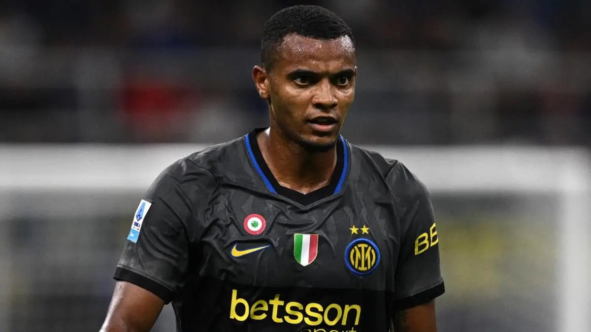 Akanji im Schweizer Trainingslager angekommen und postet in den sozialen Medien: "Voller Fokus auf die bevorstehenden Spiele"