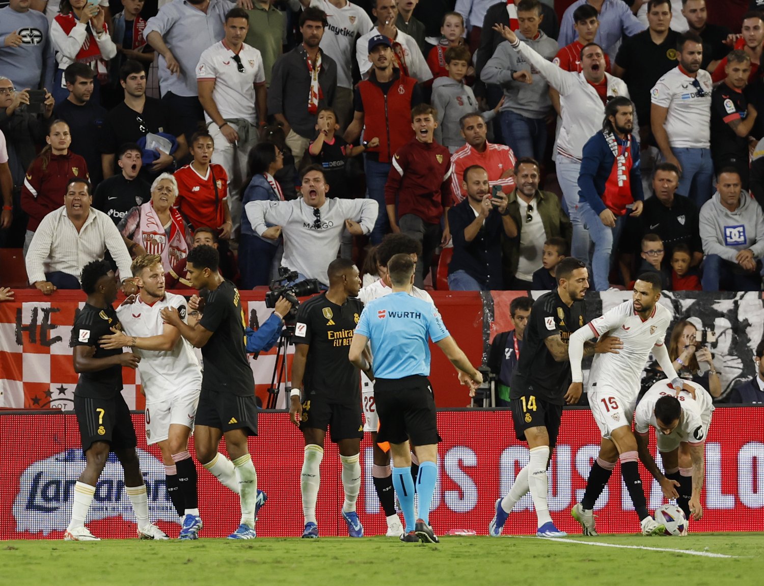 สื่อสเปนเผย แฟนบอลที่เหยียดวินิซิอุส จูเนียร์ เตรียมขึ้นศาล อัยการสั่งจำคุก 21 เดือน