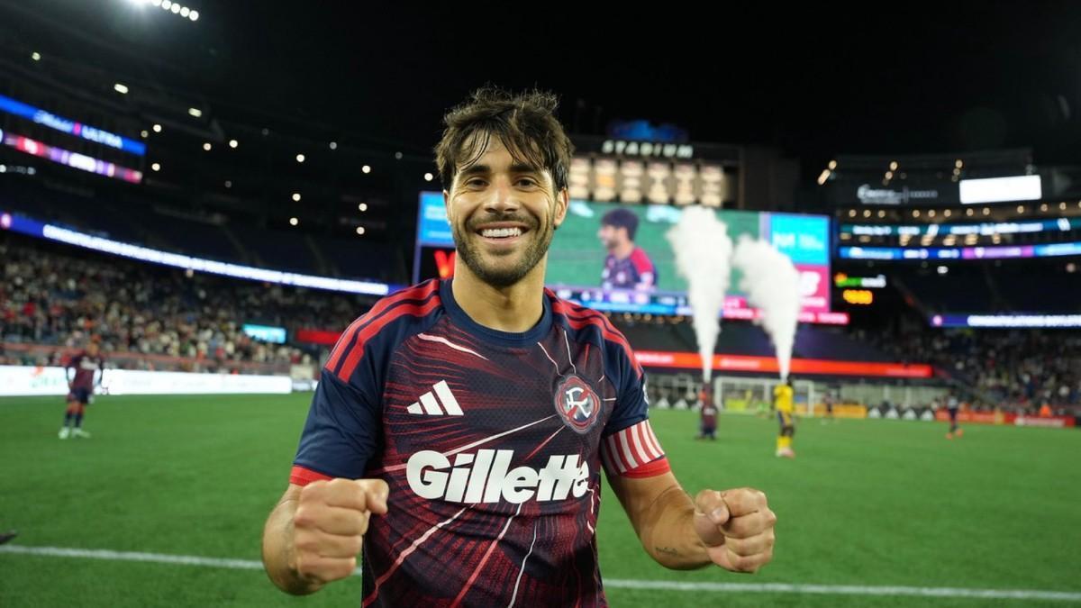 Cầu thủ Hill của New England Revolution: Tôi sẽ luôn xếp Messi vào danh sách ứng viên Quả bóng Vàng