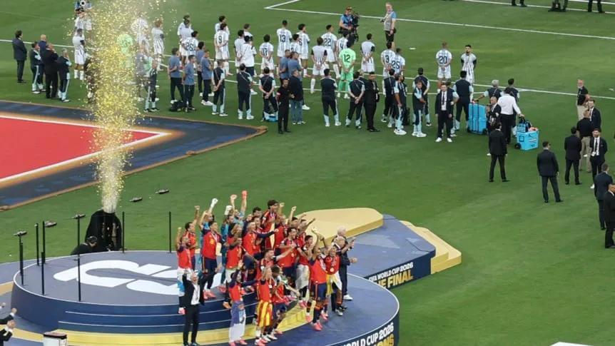 José López: Messi ist mein Idol, es ist ein einzigartiges Gefühl, sein Teamkollege zu sein