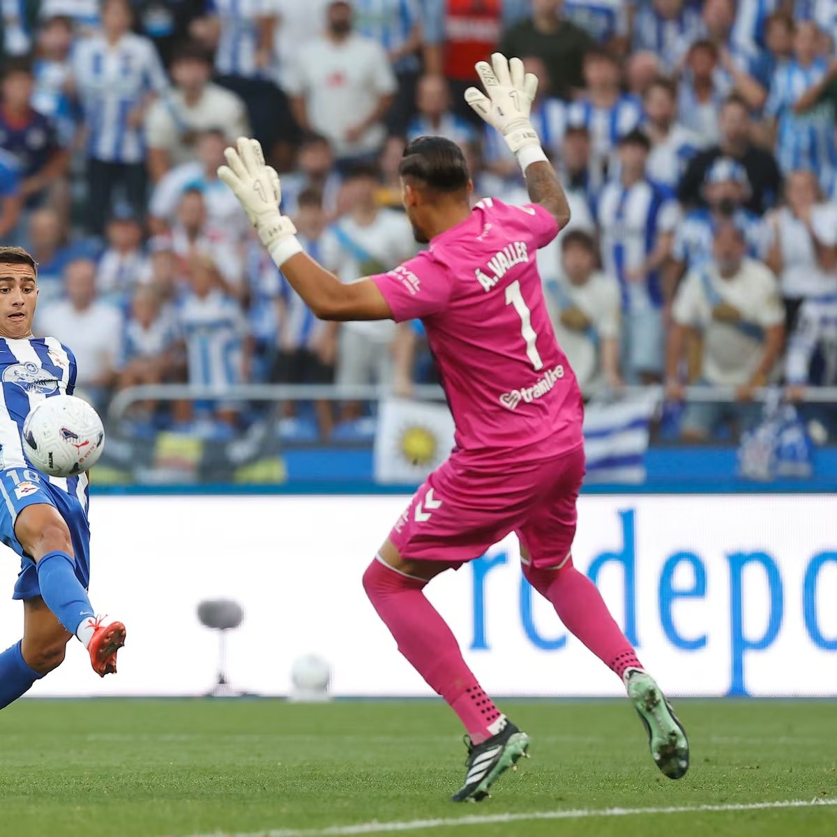 ‘Supermán’ Valles le gana al Betis casi la mitad de sus puntos