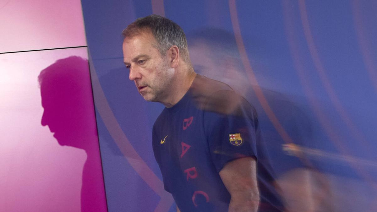バルセロナ、練習参加はわずか6人 ハンジ・フリック監督が9日間の休暇を与える