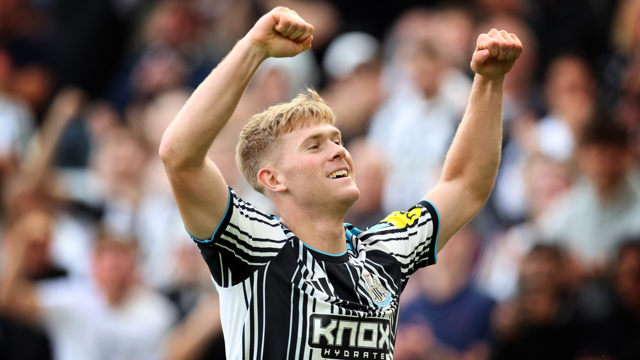 Hall says Newcastle contract renewal was 'a no-brainer' amid Man Utd rumours