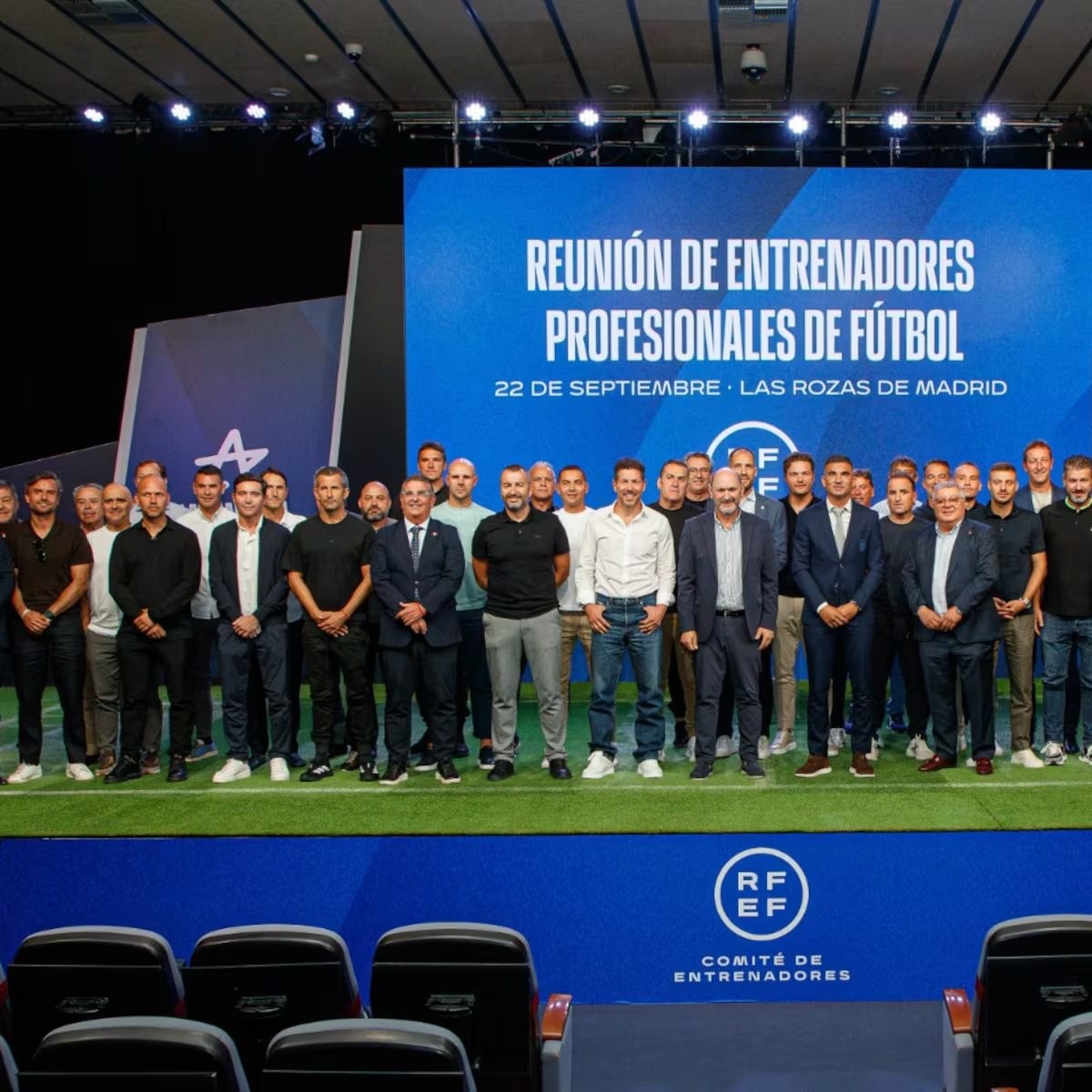 Entrenadores y árbitros, cara a cara con el derbi de fondo: “Esperad a Tiempo de Revisión”